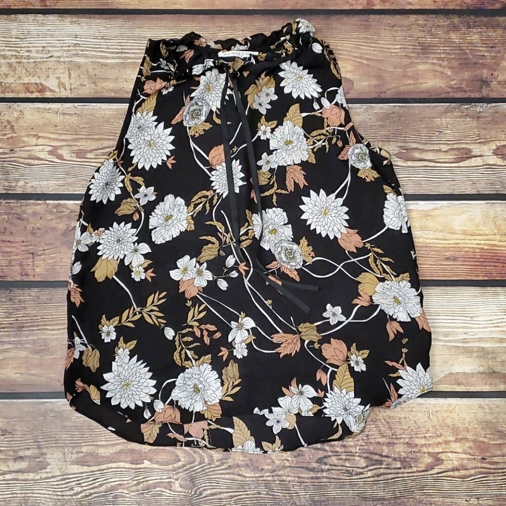 𝅺Violet + Claire Black Floral sleeveless summer blouse size medium